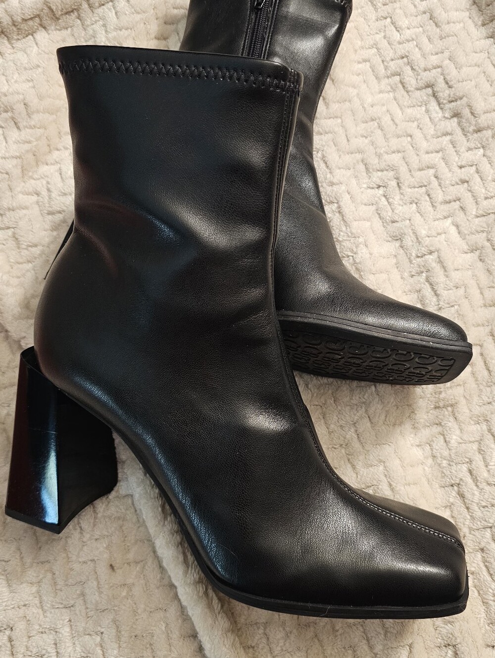 Gianni Bini Size 7.5 Black Boot